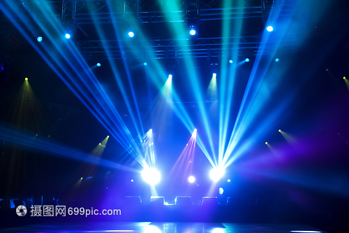 舞臺燈光與票務服務 演出的雙重支柱